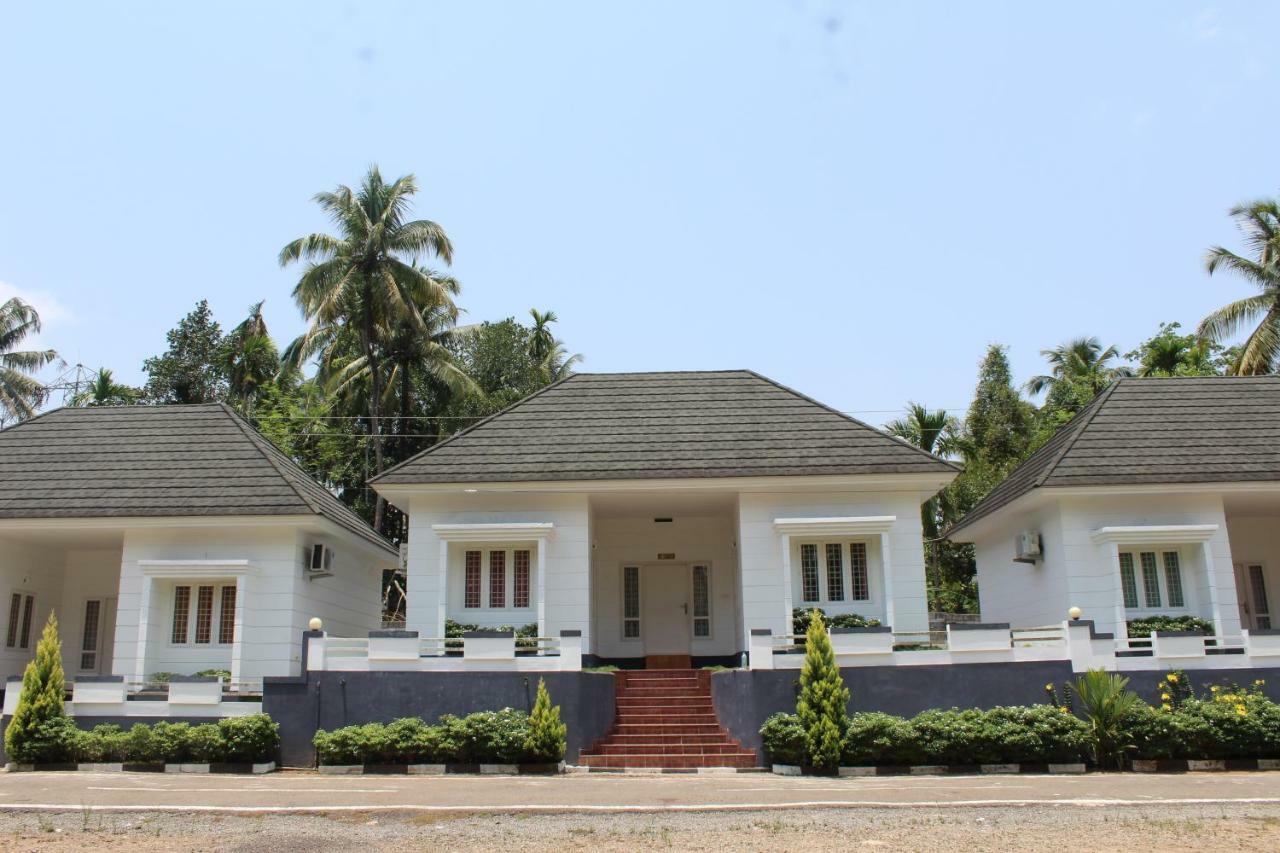 Magic Land Resorts Athirapally Irinjalakuda Экстерьер фото