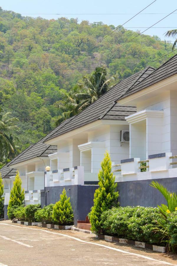 Magic Land Resorts Athirapally Irinjalakuda Экстерьер фото